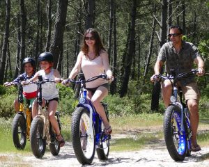 Sortie en famille avec des fat bikes électrique