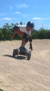 Session de skate électrique pour enfant à Azur